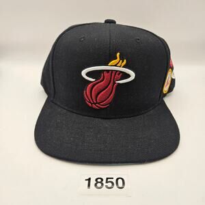 MITCHELL & NESS BLUE UNDER FINALS SNAPBACK HWC MIAMI HEAT NWT